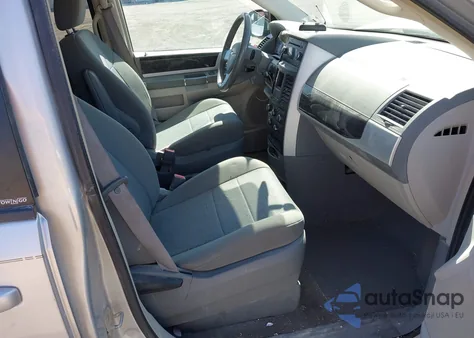 2010 Dodge Grand Caravan Sxt z USA, uszkodzony, nr VIN 2D4RN5D1XAR107320